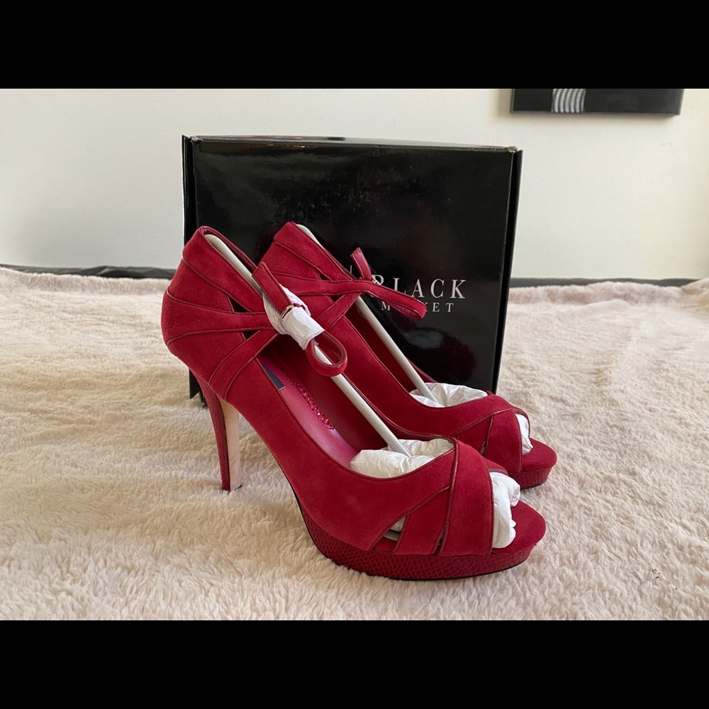 WHITE HOUSE BLACK MARKET RED HEELS